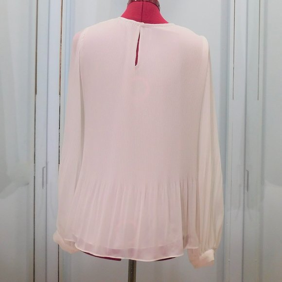 Zara Pleated White Flowy Blouse - Picture 2 of 5